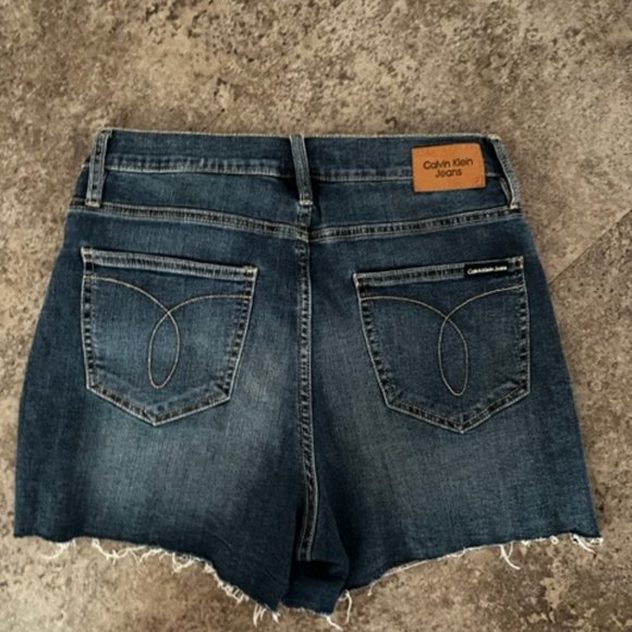 Calvin Klein Denim high rise shorts - Size 6/28 - stretchy - Picture 2 of 2